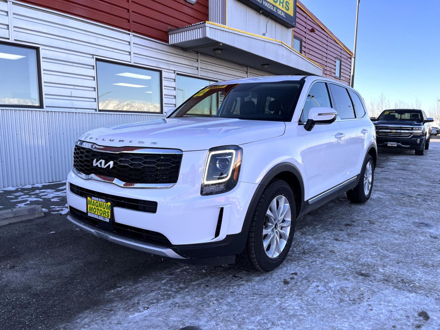 2022 White /black leather Kia Telluride LX AWD (5XYP2DHC7NG) with an 3.8L V6 DOHC 24V engine, 8A transmission, located at 1960 Industrial Drive, Wasilla, 99654, (907) 274-2277, 61.573475, -149.400146 - Photo#0